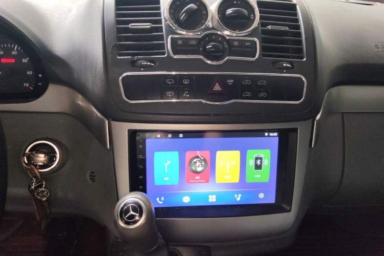 Used Mercedes-Benz Vito 2011 2.5L Elite Edition Audio And AC Panel