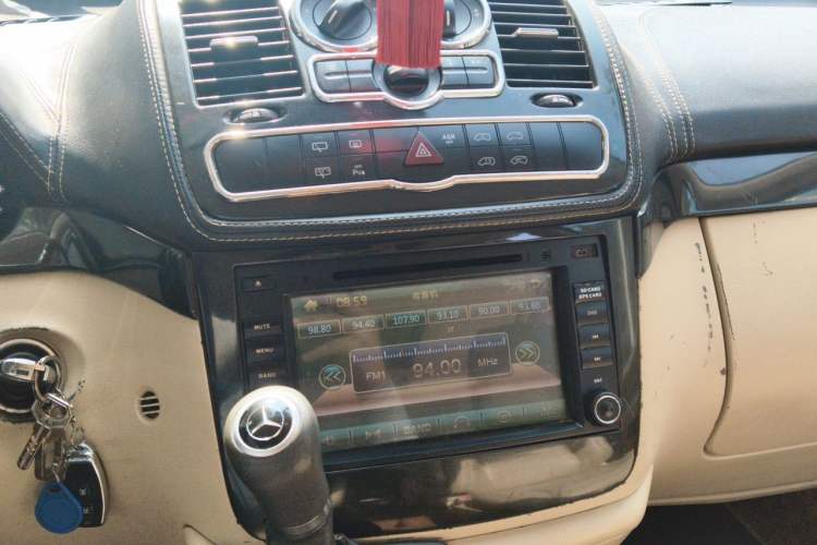 Used Mercedes-Benz Vito 2011 2.5L Business Edition Audio And AC Panel