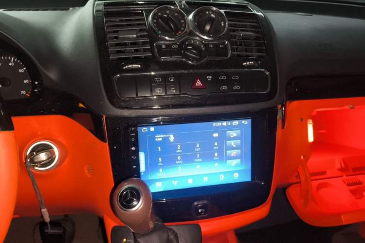 Used Mercedes-Benz Vito 2011 2.5L 7-seater executive version Audio And AC Panel
