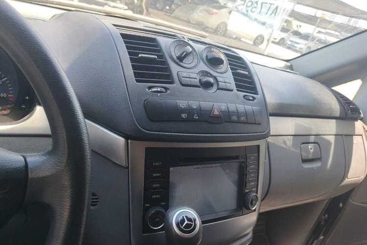 Used Mercedes-Benz Vito 2011 2.5L Elite Edition Audio And AC Panel