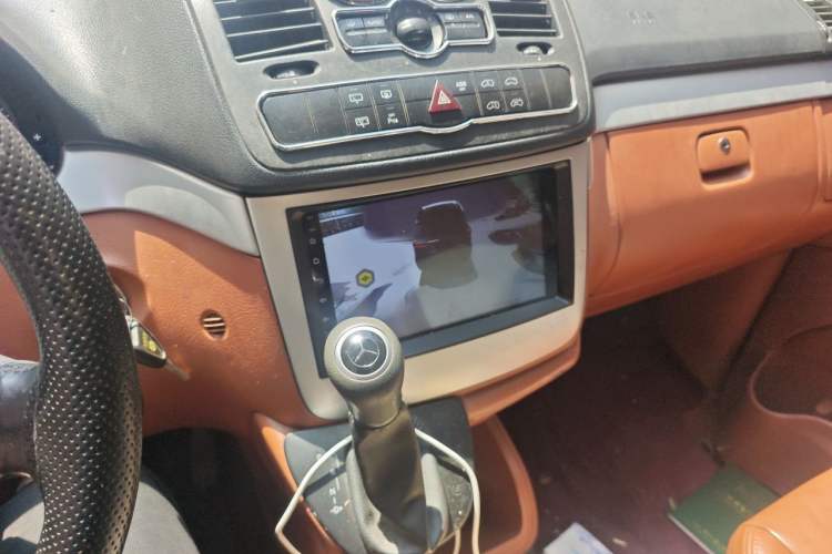 Used Mercedes-Benz Vito 2011 2.5L 7-seater executive version Audio And AC Panel