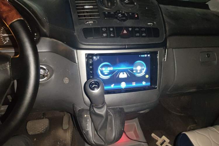 Used Mercedes-Benz Vito 2011 2.5L 7-seater executive version Audio And AC Panel