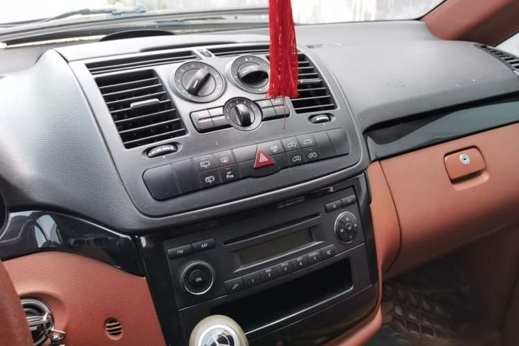 Used Mercedes-Benz Vito 2011 2.5L Elite Edition Audio And AC Panel