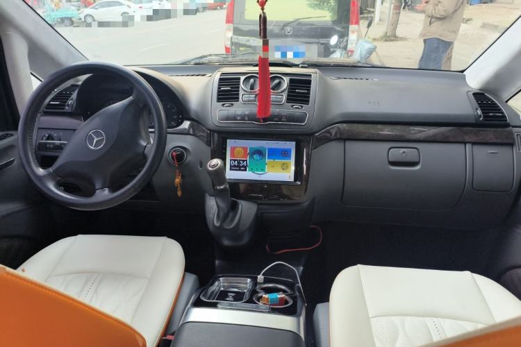 Used Mercedes-Benz Vito 2011 2.5L Elite Edition Center Console