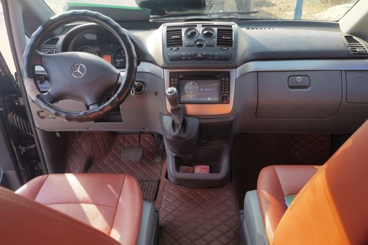 Used Mercedes-Benz Vito 2011 2.5L Elite Edition Center Console