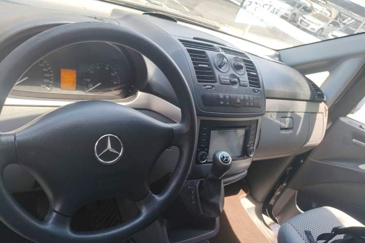 Used Mercedes-Benz Vito 2011 2.5L Elite Edition Center Console
