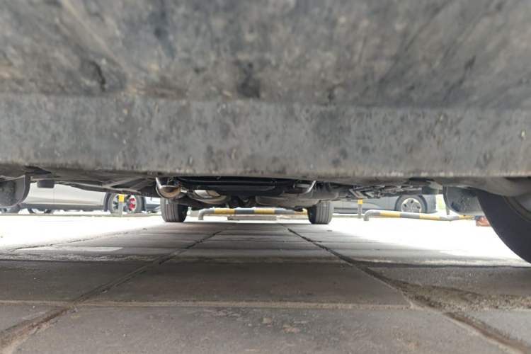 Used Mercedes-Benz Vito 2011 2.5L 7-seater executive version Chassis Front