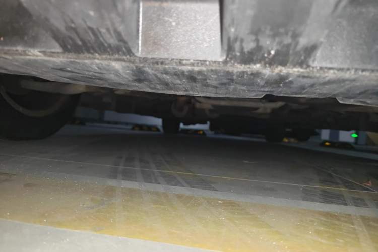 Used Mercedes-Benz Vito 2011 2.5L 7-seater executive version Chassis Front
