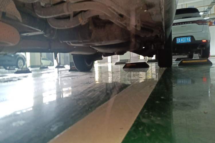 Used Mercedes-Benz Vito 2011 2.5L 7-seater executive version Chassis Front Left
