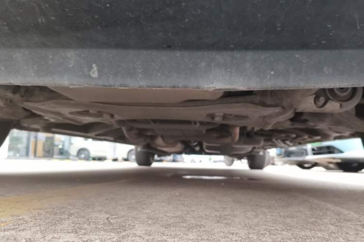 Used Mercedes-Benz Vito 2011 2.5L 7-seater executive version Chassis Front