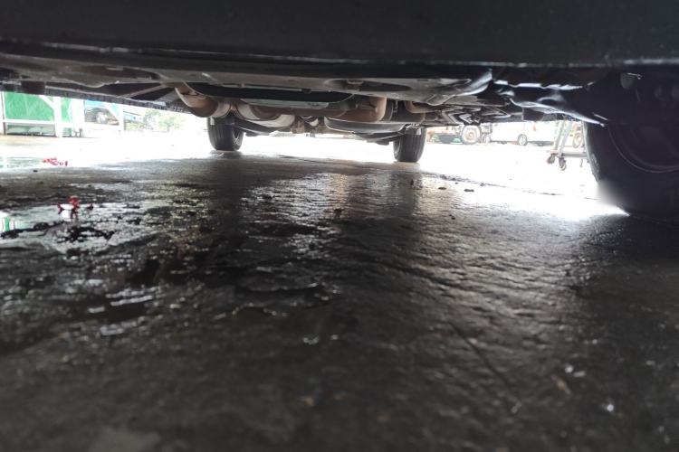 Used Mercedes-Benz Vito 2011 2.5L 7-seater executive version Chassis Front