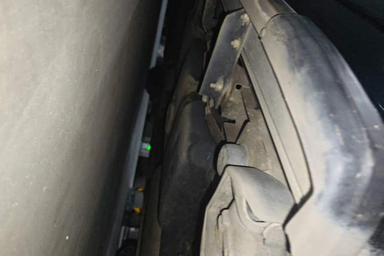 Used Mercedes-Benz Vito 2011 2.5L 7-seater executive version Chassis Rear Left