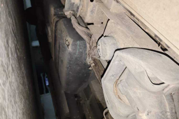 Used Mercedes-Benz Vito 2011 2.5L 7-seater executive version Chassis Rear Left