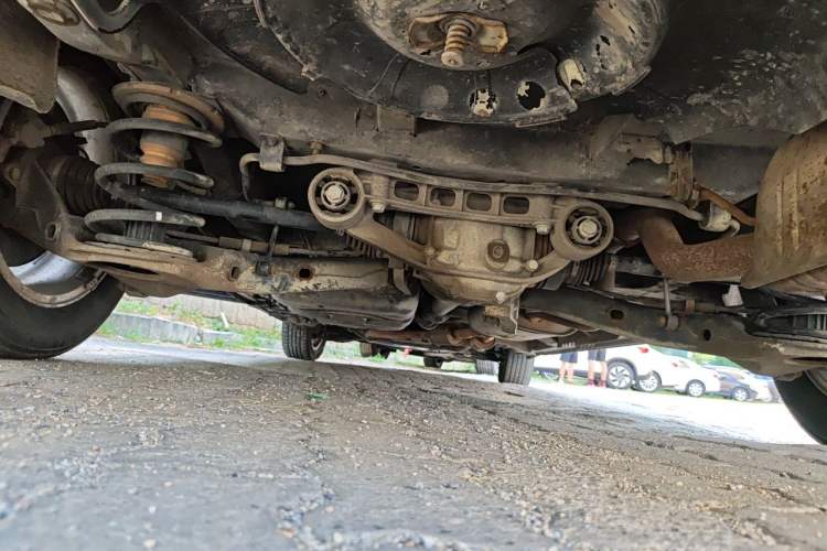 Used Mercedes-Benz Vito 2011 2.5L 7-seater executive version Chassis Rear