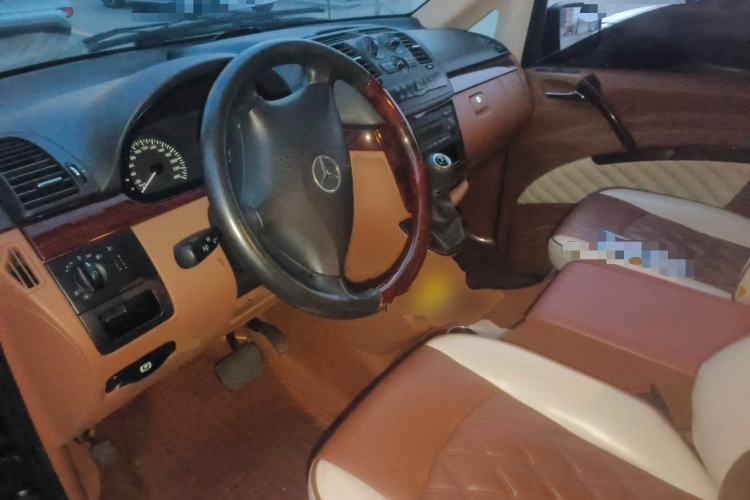 Used Mercedes-Benz Vito 2011 2.5L 7-seater executive version Driver Seat