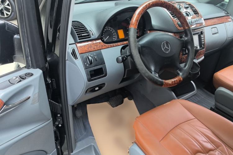 Used Mercedes-Benz Vito 2011 2.5L 7-seater executive version Driver Seat
