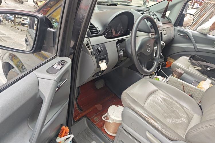 Used Mercedes-Benz Vito 2011 2.5L 7-seater executive version Driver Seat