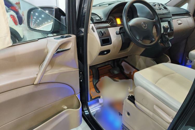 Used Mercedes-Benz Vito 2011 2.5L 7-seater executive version Driver Seat