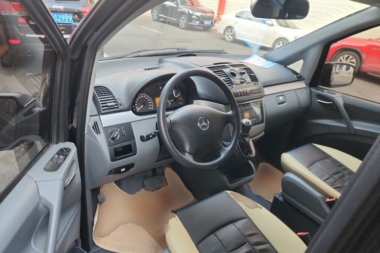 Used Mercedes-Benz Vito 2011 2.5L 7-seater executive version Driver Seat