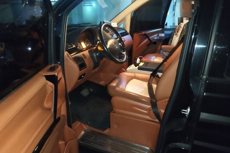 Used Mercedes-Benz Vito 2011 2.5L 7-seater executive version Driver Seat