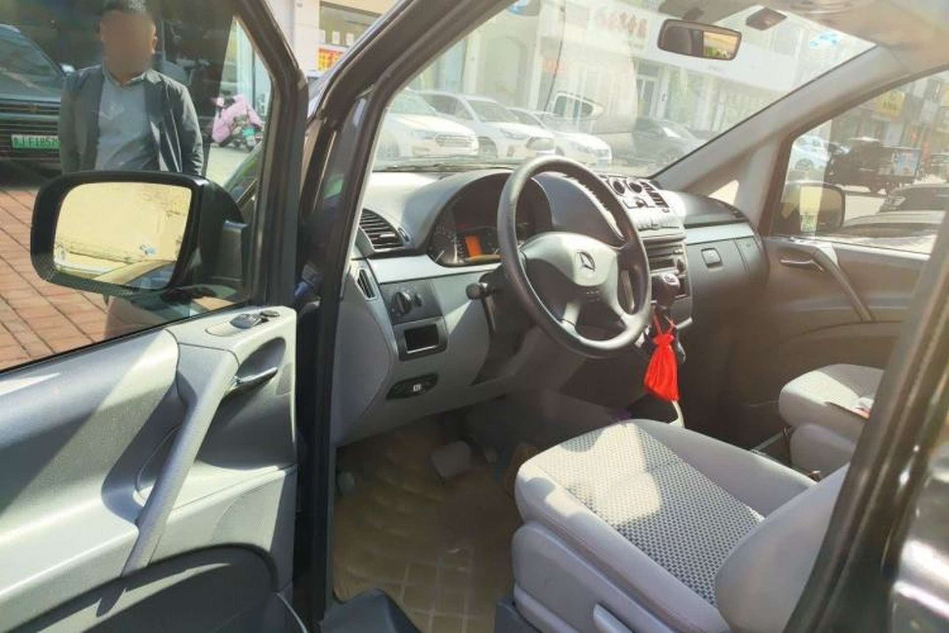 Used Mercedes-Benz Vito 2011 2.5L 7-seater executive version Driver Seat