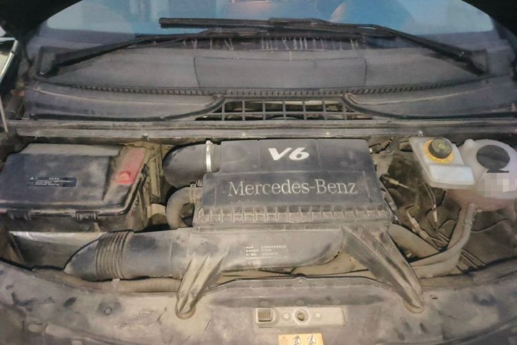 Used Mercedes-Benz Vito 2011 2.5L 7-seater executive version Engine Bay