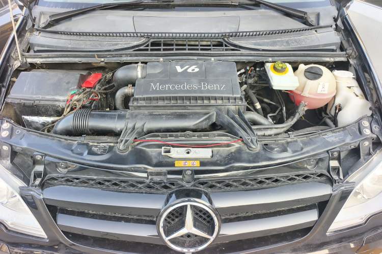 Used Mercedes-Benz Vito 2011 2.5L 7-seater executive version Engine Bay