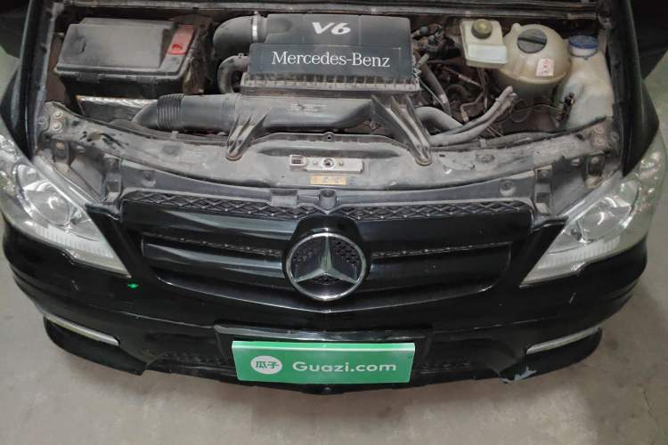 Used Mercedes-Benz Vito 2011 2.5L 7-seater executive version Engine Bay