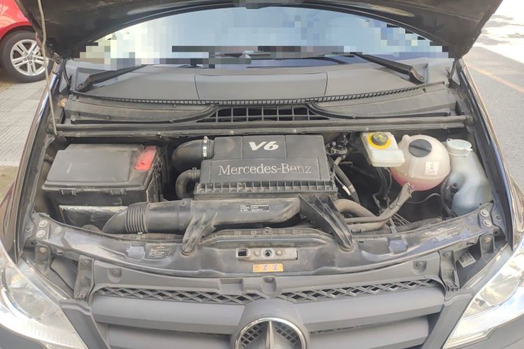 Used Mercedes-Benz Vito 2011 2.5L 7-seater executive version Engine Bay