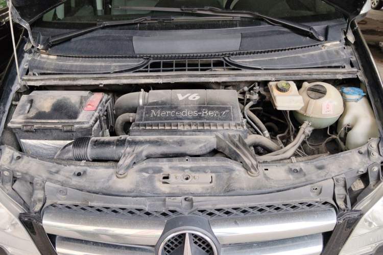 Used Mercedes-Benz Vito 2011 2.5L Elite Edition Engine Bay