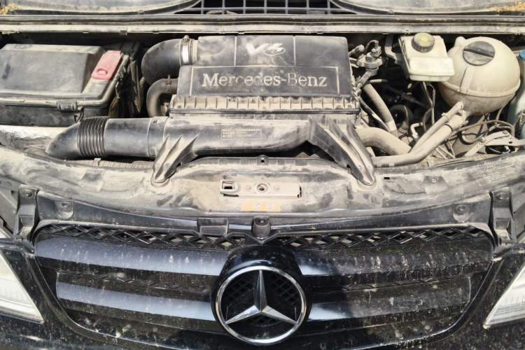 Used Mercedes-Benz Vito 2011 2.5L Business Edition Engine Bay