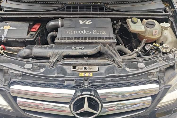 Used Mercedes-Benz Vito 2011 2.5L 7-seater executive version Engine Bay