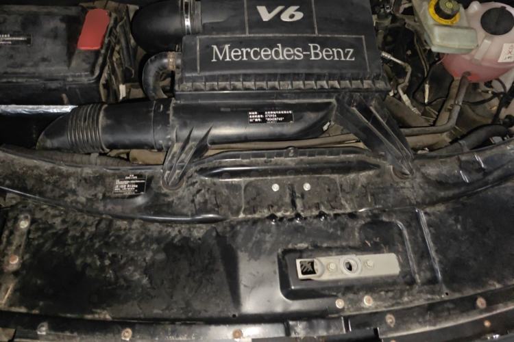 Used Mercedes-Benz Vito 2011 2.5L 7-seater executive version Engine Bay