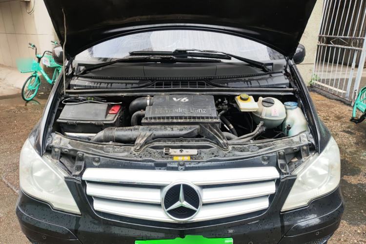 Used Mercedes-Benz Vito 2011 2.5L Elite Edition Engine Bay