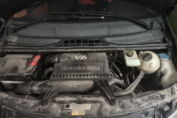 Used Mercedes-Benz Vito 2011 2.5L 7-seater executive version Engine Bay