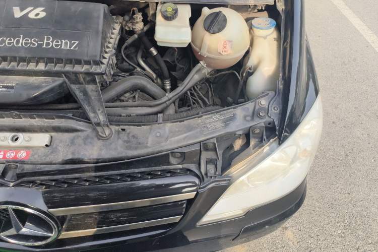 Used Mercedes-Benz Vito 2011 2.5L Elite Edition Engine Bay Left