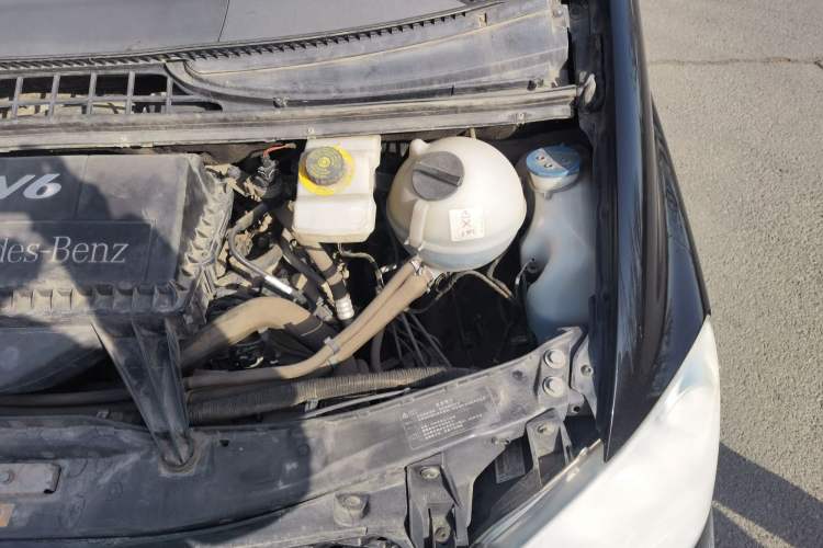 Used Mercedes-Benz Vito 2011 2.5L Elite Edition Engine Bay Left