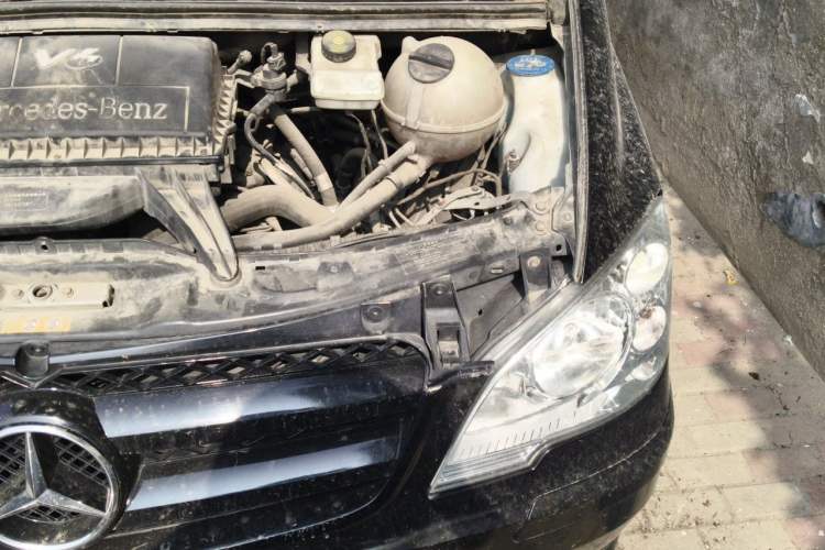 Used Mercedes-Benz Vito 2011 2.5L Business Edition Engine Bay Left