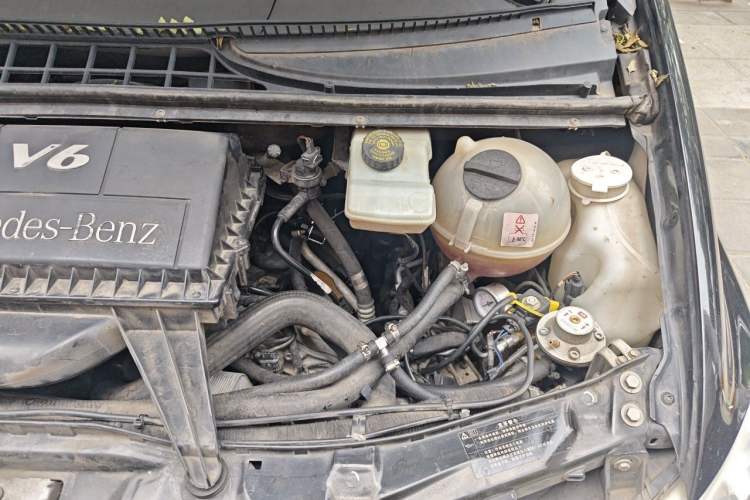 Used Mercedes-Benz Vito 2011 2.5L 7-seater executive version Engine Bay Left