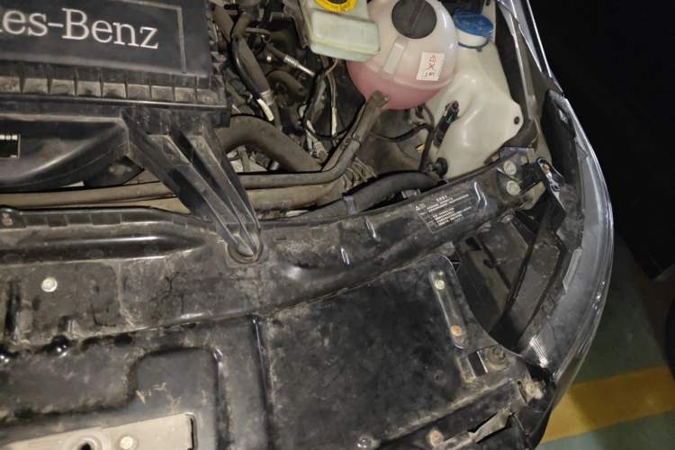 Used Mercedes-Benz Vito 2011 2.5L 7-seater executive version Engine Bay Left
