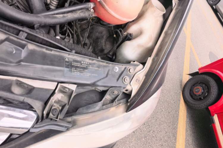Used Mercedes-Benz Vito 2011 2.5L Elite Edition Engine Bay Left