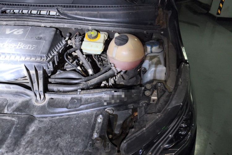 Used Mercedes-Benz Vito 2011 2.5L Elite Edition Engine Bay Left