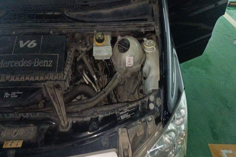 Used Mercedes-Benz Vito 2011 2.5L 7-seater executive version Engine Bay Left