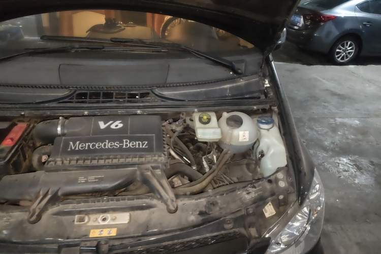 Used Mercedes-Benz Vito 2011 2.5L 7-seater executive version Engine Bay Left