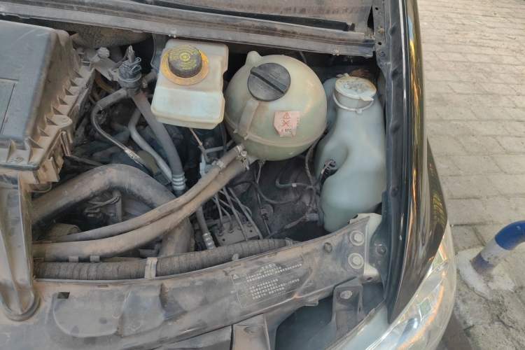 Used Mercedes-Benz Vito 2011 2.5L 7-seater executive version Engine Bay Left