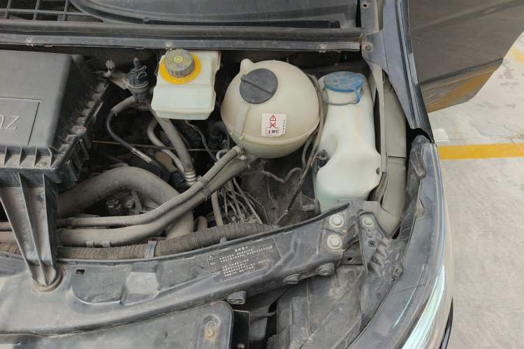 Used Mercedes-Benz Vito 2011 2.5L 7-seater executive version Engine Bay Left