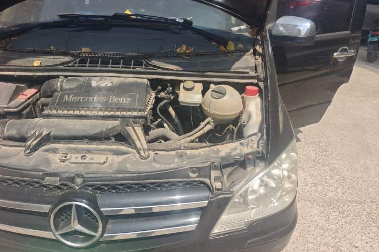 Used Mercedes-Benz Vito 2011 2.5L 7-seater executive version Engine Bay Left