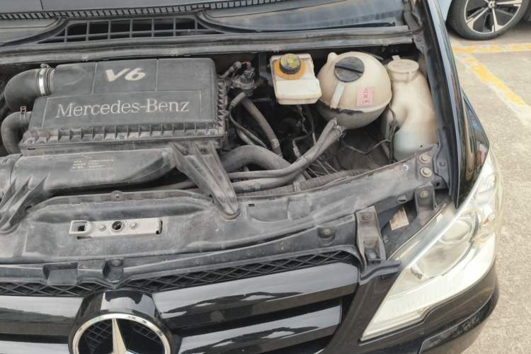Used Mercedes-Benz Vito 2011 2.5L 7-seater executive version Engine Bay Left