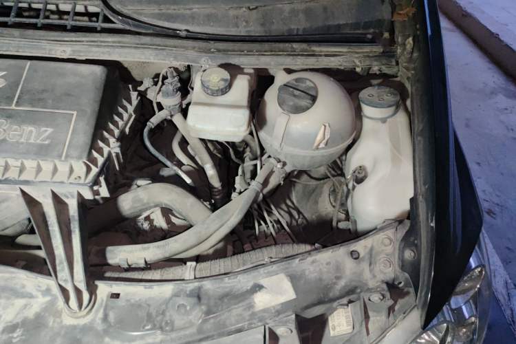 Used Mercedes-Benz Vito 2011 2.5L 7-seater executive version Engine Bay Left