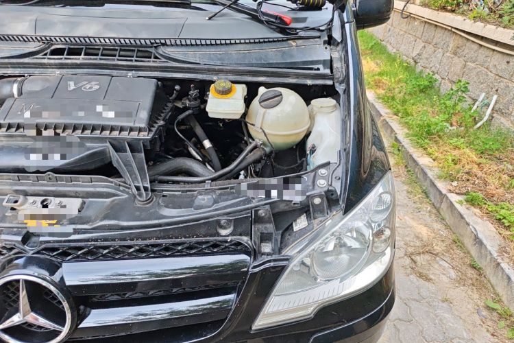 Used Mercedes-Benz Vito 2011 2.5L 7-seater executive version Engine Bay Left